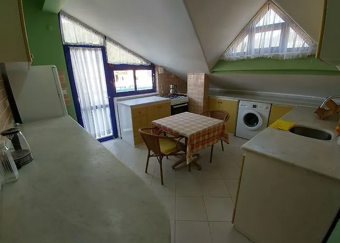 Blue Paradise Apart 3* 말마리스