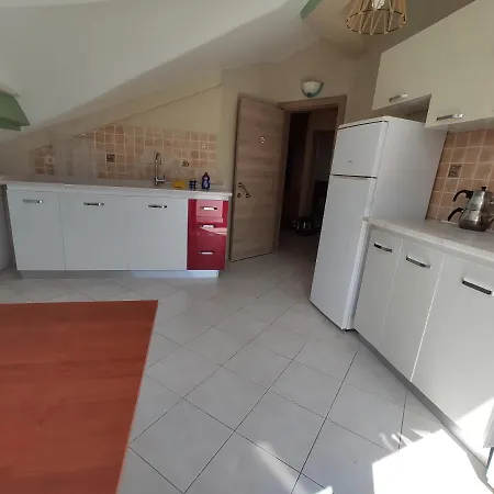 蓝色天堂阿帕特酒店 3*