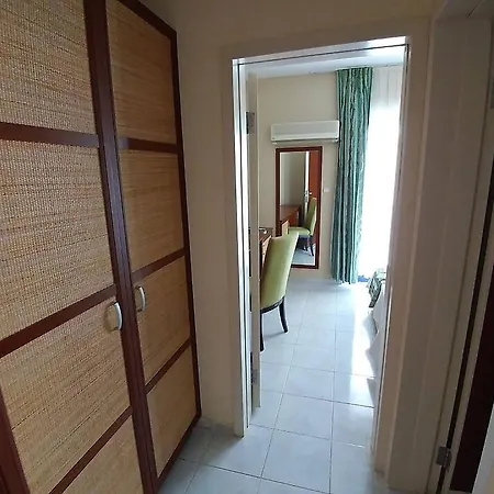 蓝色天堂阿帕特酒店 马尔马里斯