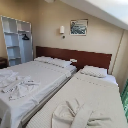 蓝色天堂阿帕特酒店